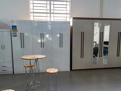 Guarda-roupas em exposição na Construserra