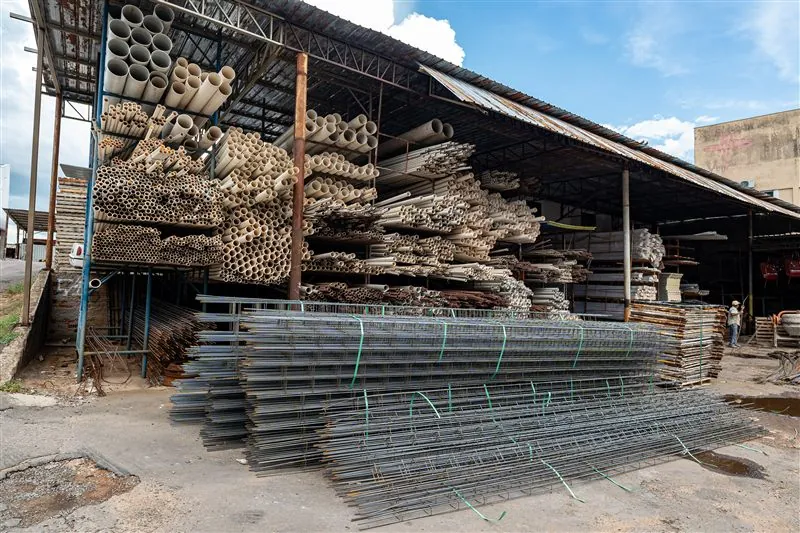 Pátio de ferragens e materiais da Construserra