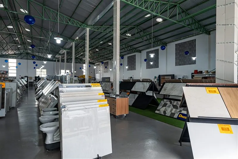 Showroom de pisos e revestimentos da Construserra
