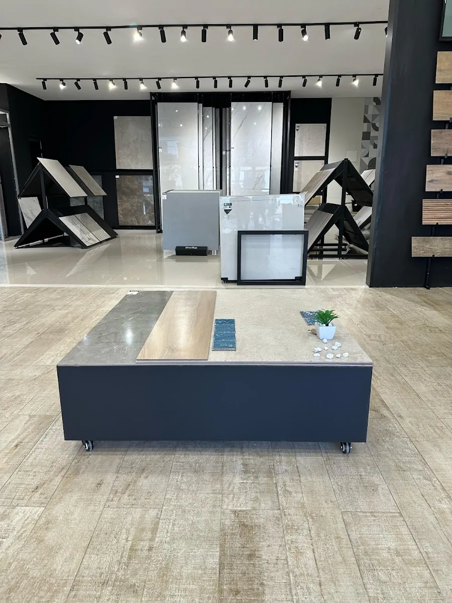 Showroom de porcelanato da Construserra Decor Centro